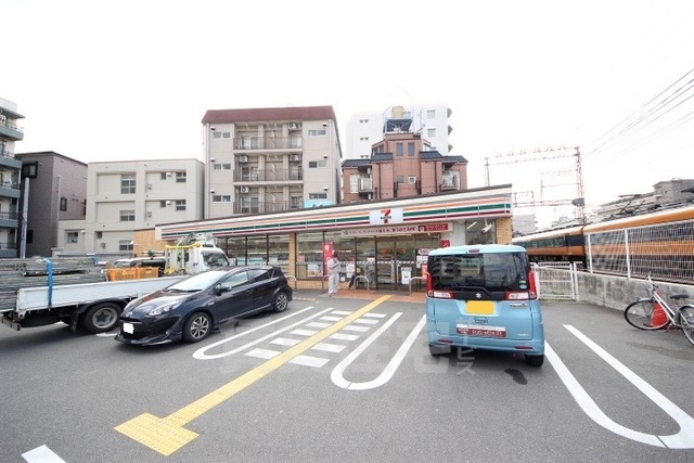 コンビニ　セブンイレブン　奈良西大寺本町店（コンビニ）まで877m