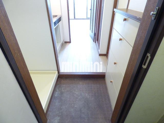 玄関　玄関広く入りやすいお部屋です