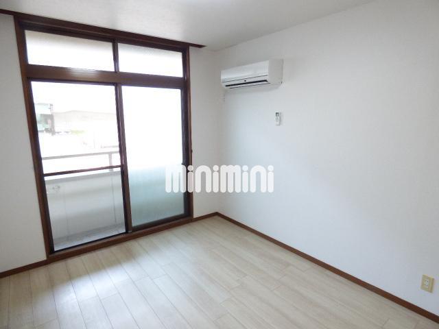 居室・リビング　エアコン１基付きの居室リビングです