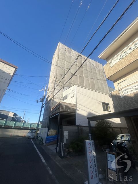 【京都市右京区西京極浜ノ本町のマンションの建物外観】