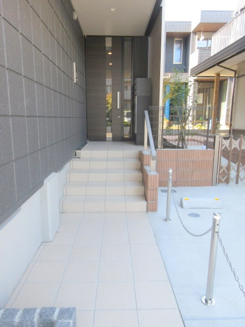 【横浜市保土ケ谷区川島町のマンションのロビー】