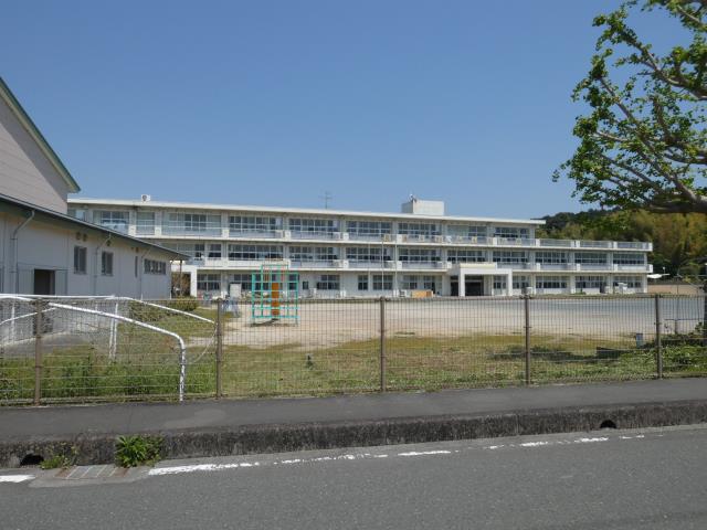 小学校　飯田小学校（小学校）まで350m