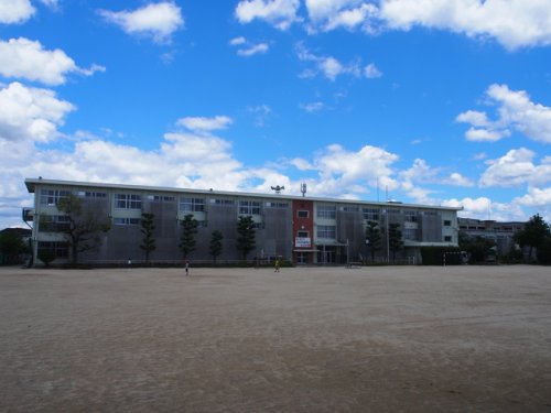 【磯城郡田原本町大字八尾のアパートの小学校】