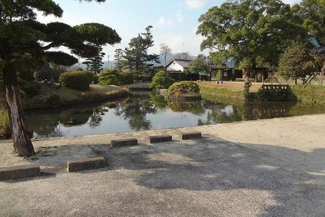 【小城市三日月町久米のアパートの公園】