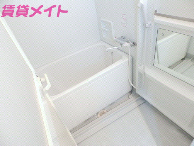 バス・シャワールーム　同物件別室の画像です