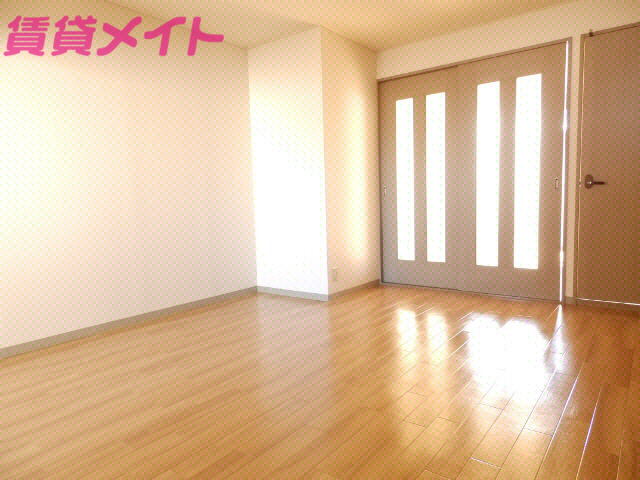 居室・リビング　同物件別室の画像です