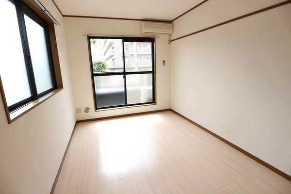 居室・リビング　明るい洋室★