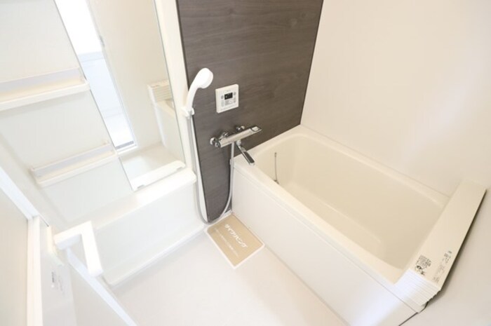 バス・シャワールーム　追い焚き給湯式浴室