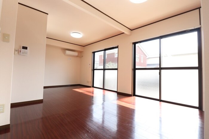 居室・リビング　リビング全景