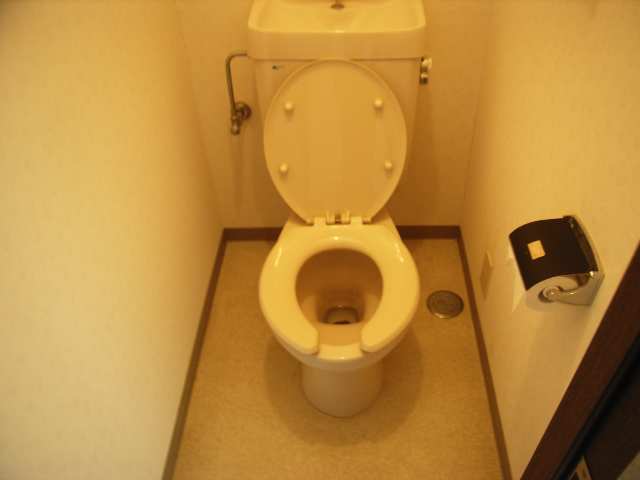 トイレ　別号室のお写真の為現状を優先します。