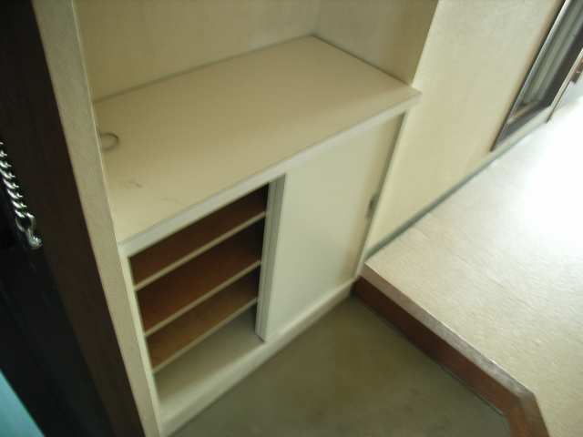 玄関　別号室のお写真の為現状を優先します。
