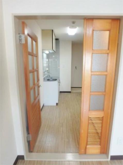 キッチン　居室ドア付き