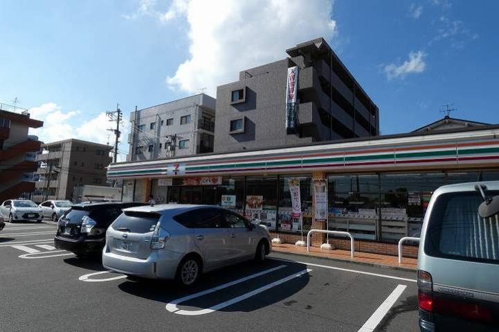 コンビニ　セブンイレブン鹿児島上荒田店（コンビニ）まで275m