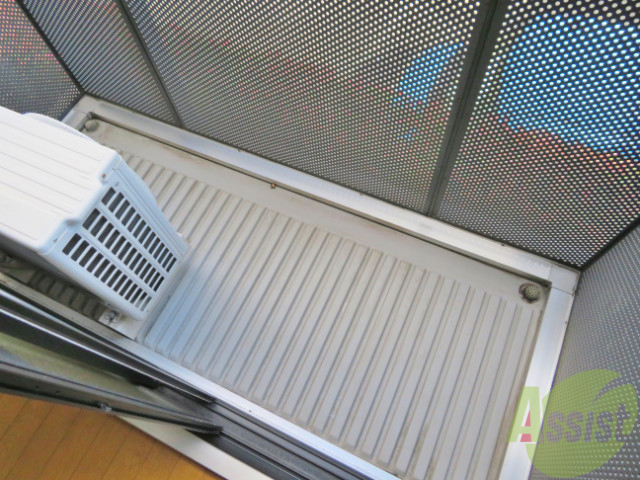 バルコニー　バルコニーは天気の良い日には洗濯物も良く乾きそうですね。