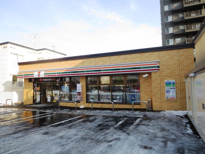 コンビニ　セブン-イレブン 札幌月寒中央通４丁目店（コンビニ）まで180m