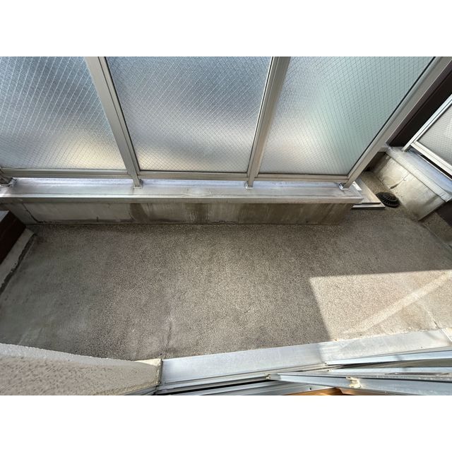 バルコニー　暖かな日差しのふりそそぐバルコニー