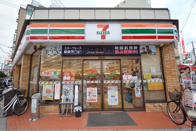 コンビニ　セブンイレブン（コンビニ）まで151m