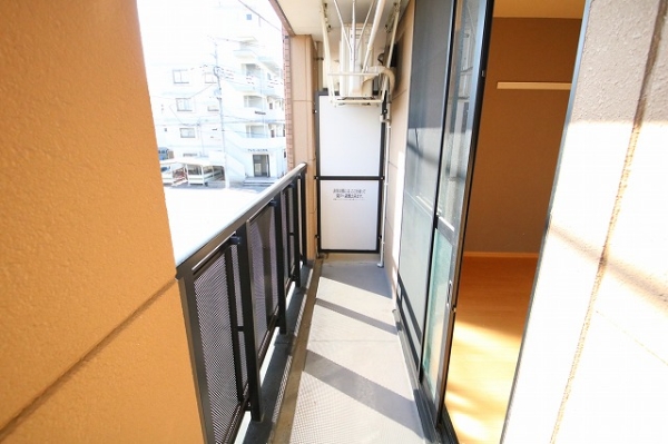 バルコニー　洗濯物を干すのに便利なワイドなバルコニー♪