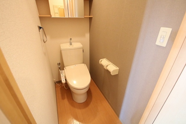 トイレ　ウォシュレット完備。暖房便座なので寒い冬でも心地よく座れます