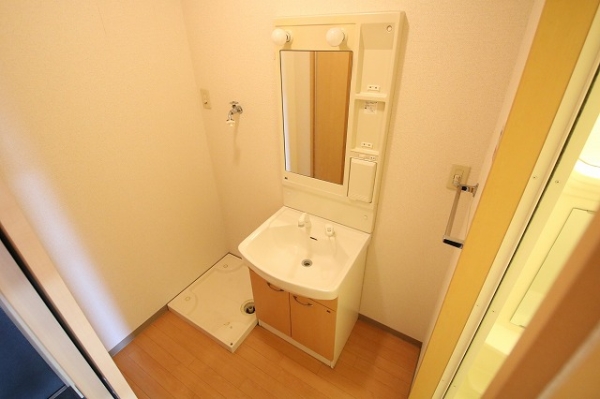 洗面設備　忙しい朝にうれしい洗髪洗面化粧台付♪