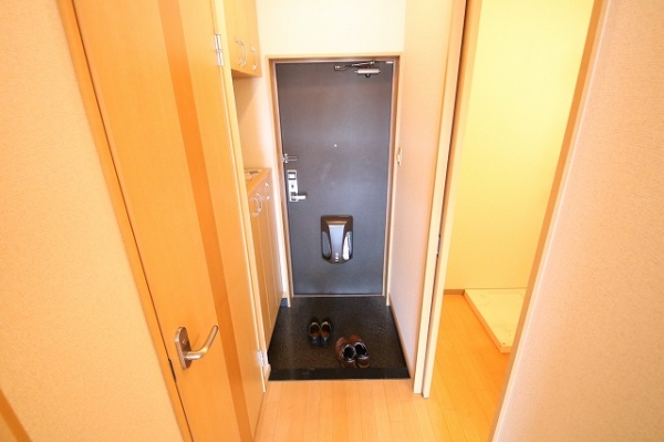 玄関　シューズボックス設置で靴の収納◎