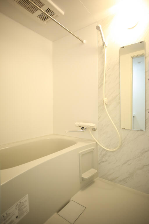 バス・シャワールーム　写真は類似です。同じコンセプトの写真です。