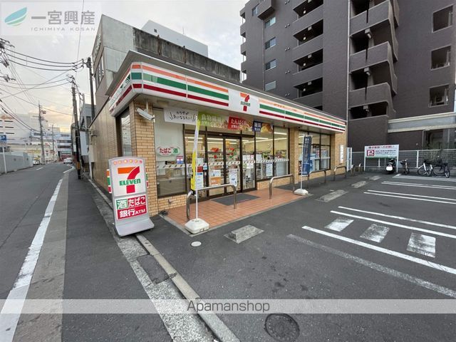 コンビニ　セブンイレブン（コンビニ）まで550m