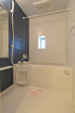 バス・シャワールーム　【エスポワール・ジェルメ　II】落ち着いた空間のお風呂です