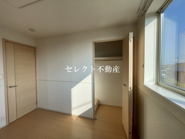 収納　【エスポワール・ジェルメ　II】ちょっとした収納スペースも充実