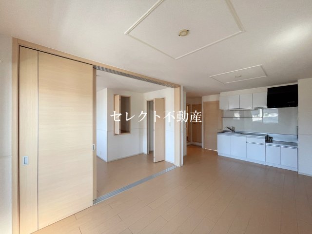 居室・リビング　【エスポワール・ジェルメ　II】リビングです