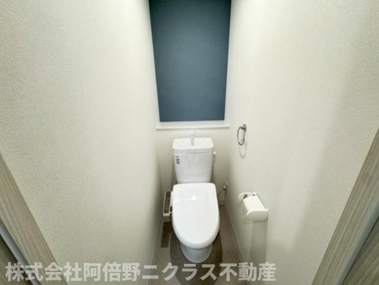 トイレ　内装は別部屋の参考写真です。