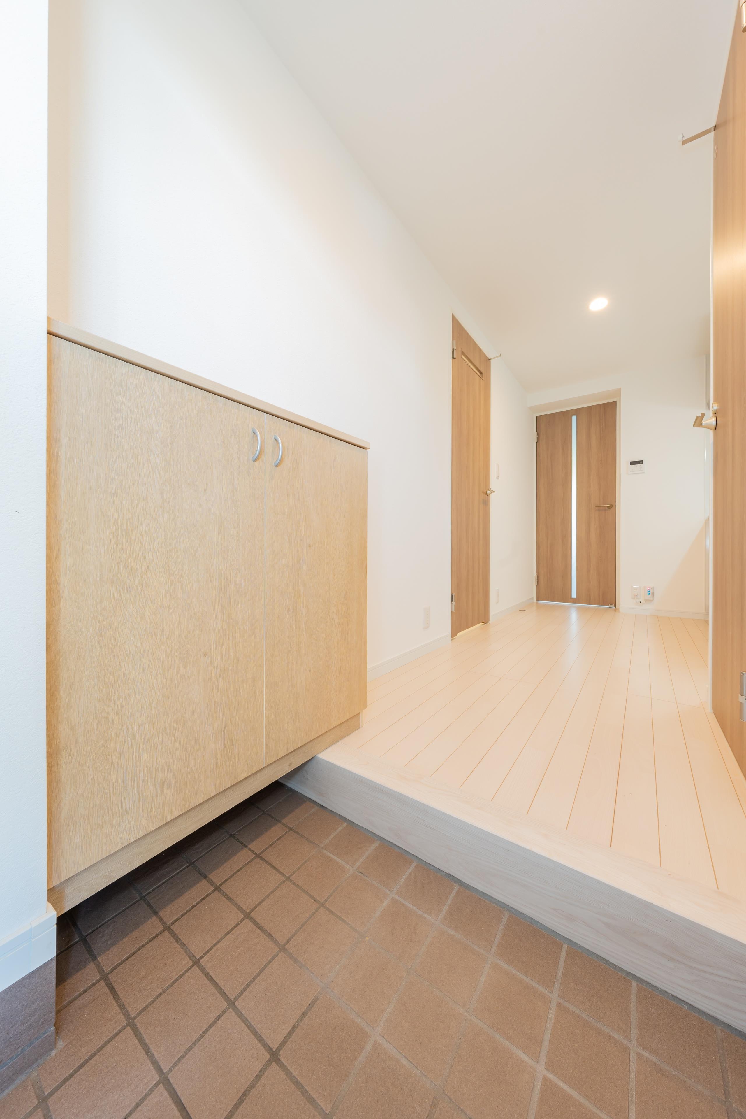 玄関　同じ建築会社のイメージ写真になります。