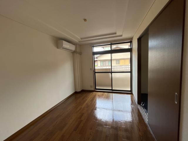 居室・リビング　室内