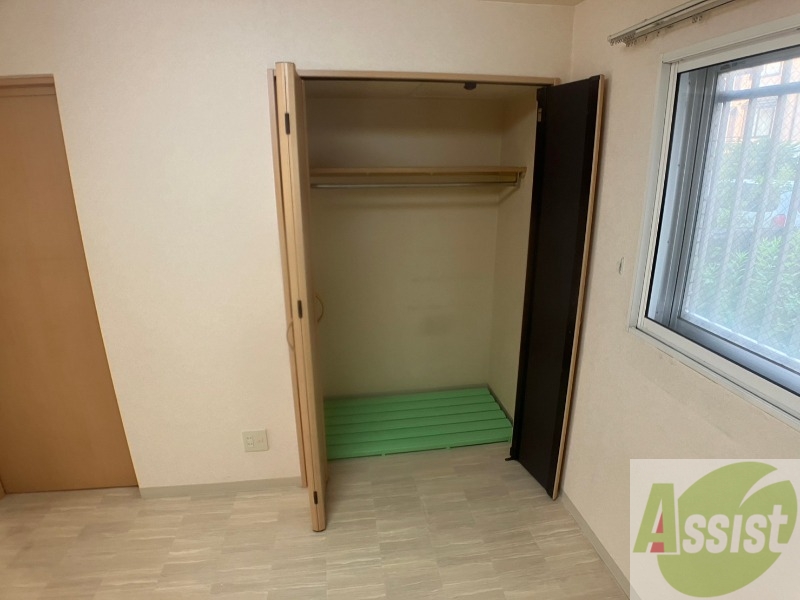 収納　クローゼットは奥行きもあり、荷物が多い方でも安心です。