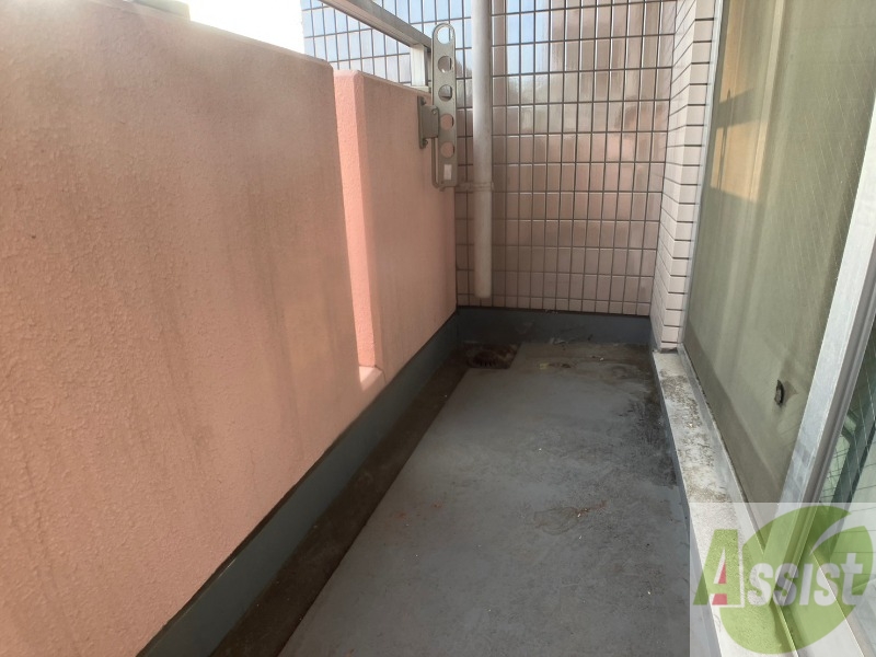 バルコニー　バルコニーは幅があり、広い印象を受けました。