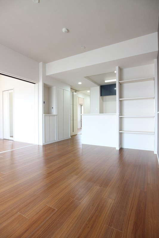 居室・リビング　※別号室の写真です。