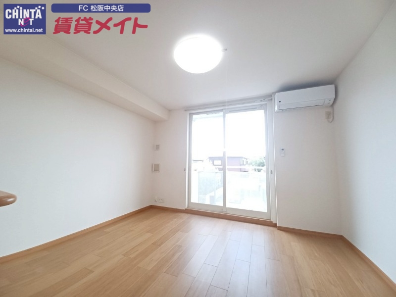 居室・リビング　反転タイプ参考写真