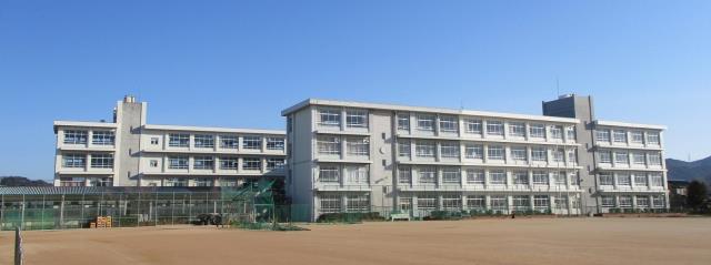 中学校　姫路市立朝日中学校（中学校）まで1680m