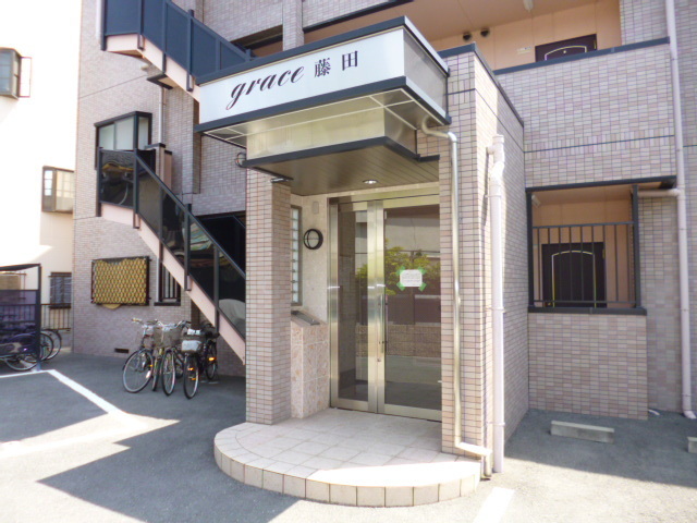 エントランス　おしゃれな入口ですね。