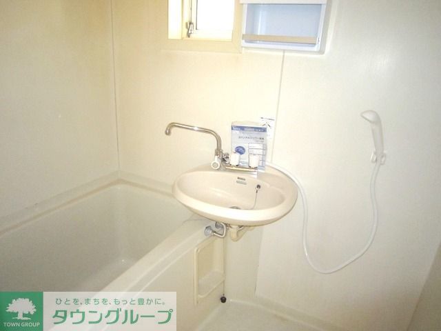 バス・シャワールーム　★窓あり洗面台付きバス★