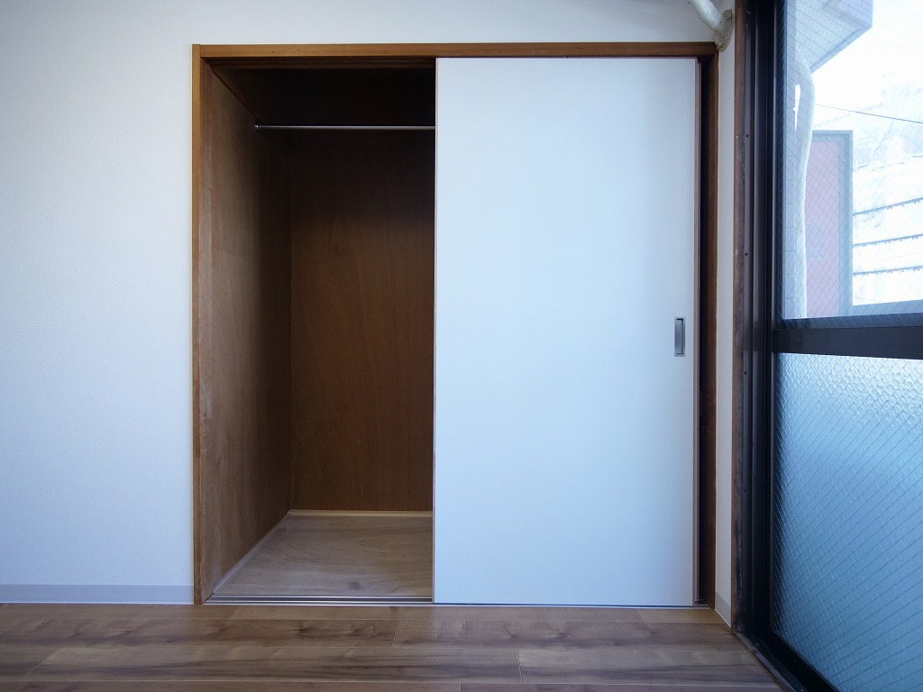 収納　※写真は別の部屋のものです。