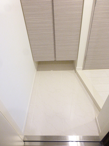 玄関　※別部屋の参考写真です。