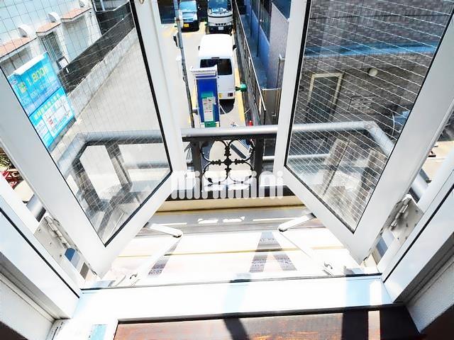 バルコニー　明るい光が差し込みます♪