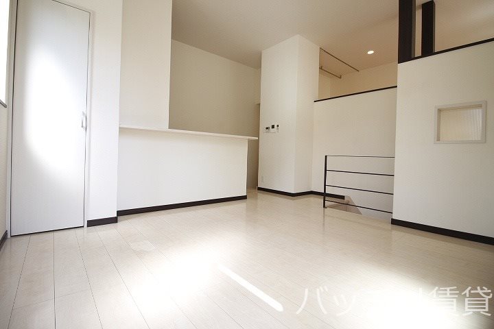 居室・リビング　同シリーズの別号室の画像。現況を優先します。