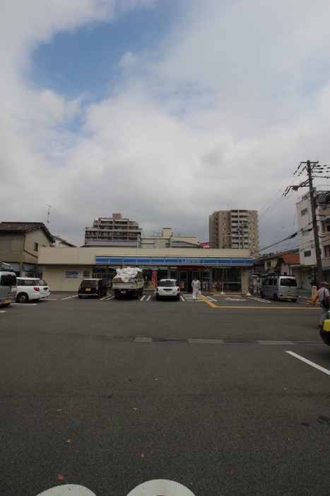 コンビニ　ローソン（コンビニ）まで450m