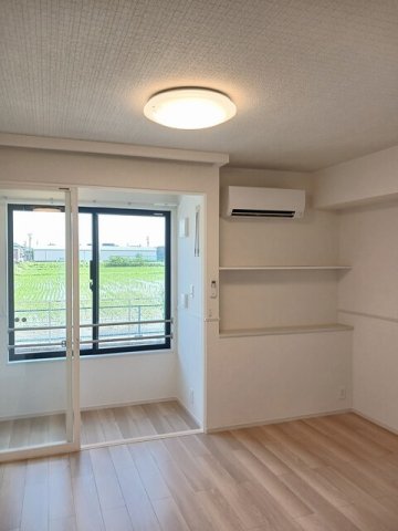 居室・リビング　こちらのリビングで趣味の時間をお楽しみください