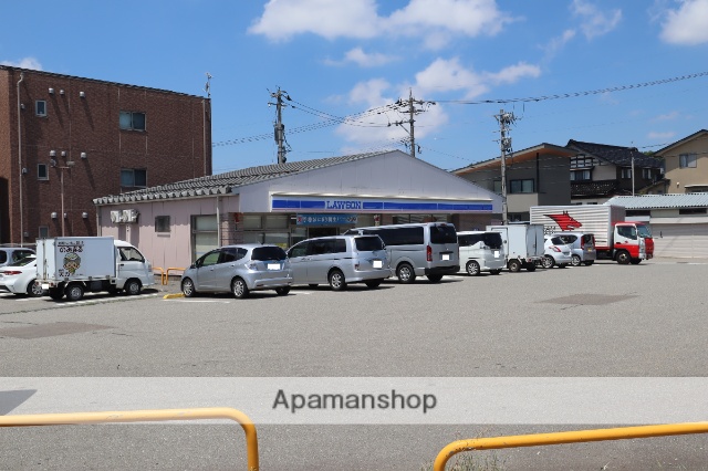 コンビニ　ローソン金沢田上店（コンビニ）まで745m
