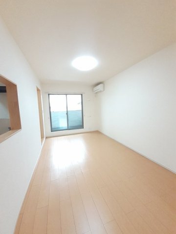 居室・リビング　こちらのリビングで趣味の時間をお楽しみください