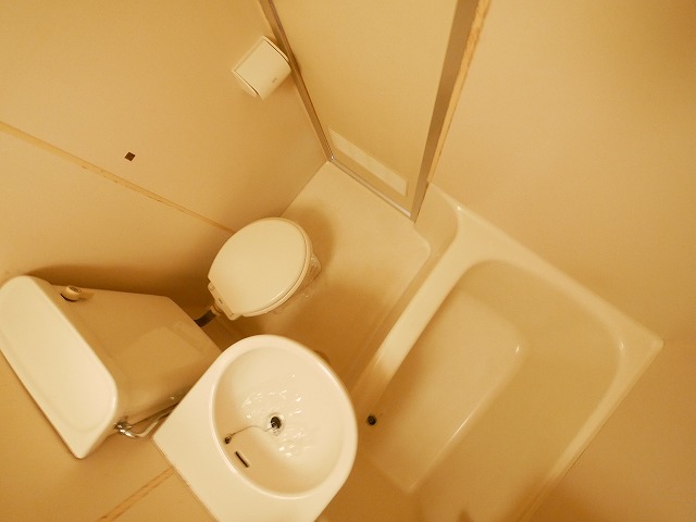 バス・シャワールーム　落ち着いた空間のお風呂です