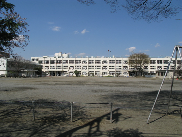 小学校　潤徳小学校（小学校）まで1048m